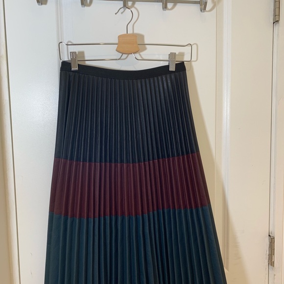 BCBG Max Azaria Elsa Faux Leather Pleated Skirt - Picture 5 of 5